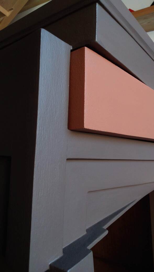 04 Mobile scultura marrone e arancione