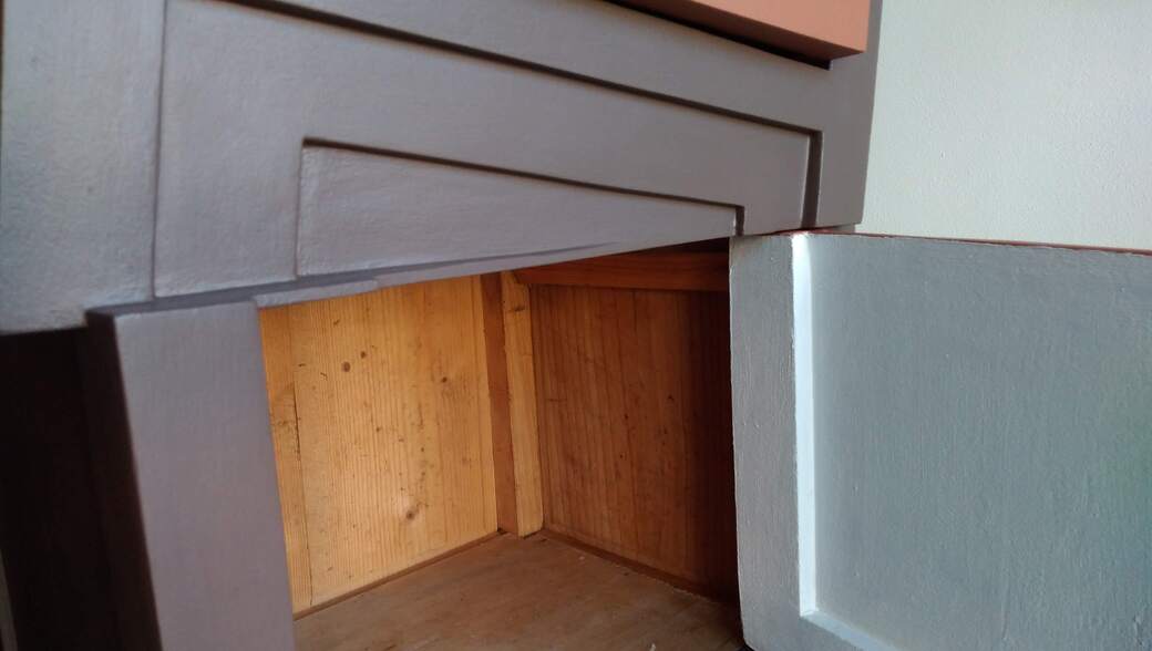 04 Mobile scultura marrone e arancione